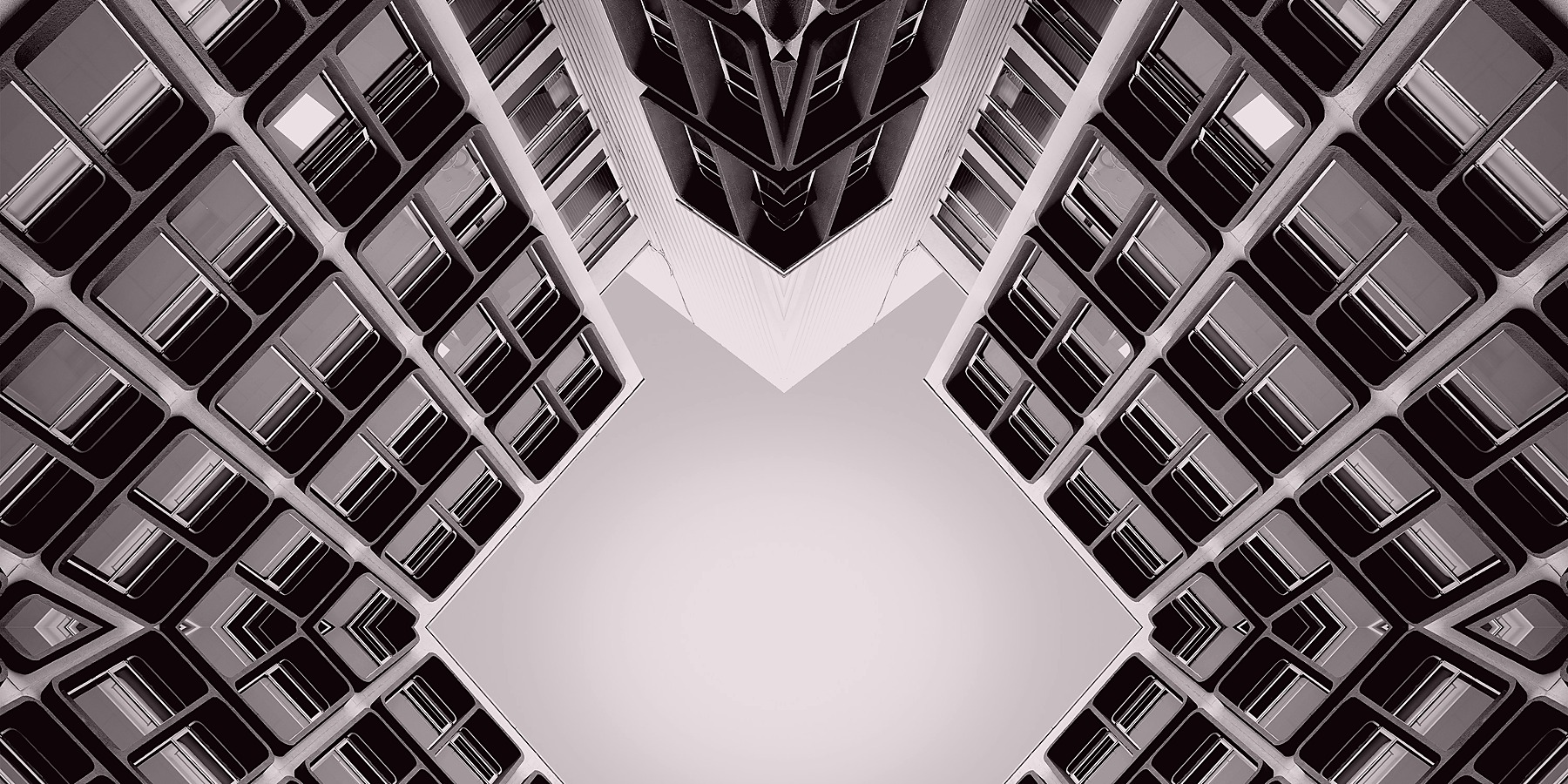 Symmetrische Architekturaufnahme als Symbolbild für Rechtsformwahl bei Startup-Gründung
