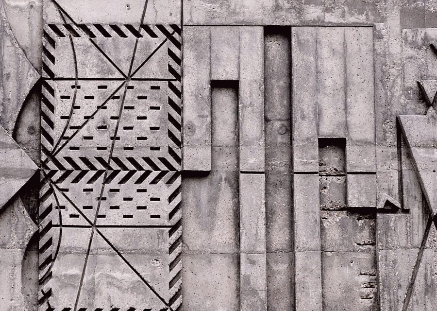 Abstrakte Betonarchitektur als Sinnbild für Valuation Cap und Discount im SAFE